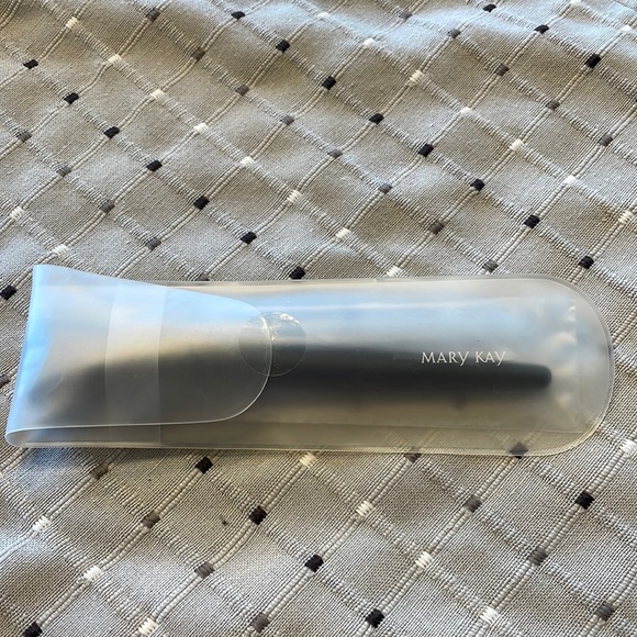 Mary Kay Powder Foundation Brush - Picture 1 of 2